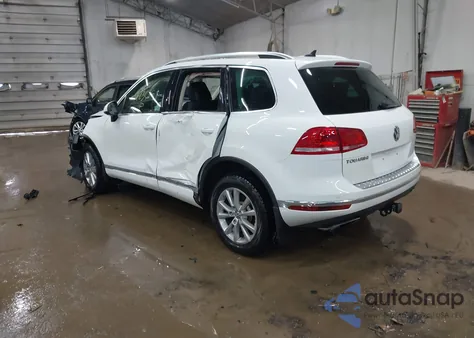 2016 Volkswagen Touareg Vr6 Executive/Vr6 Lux/Vr6 Sport из США, поврежденный, VIN WVGEF9BP4GD011312